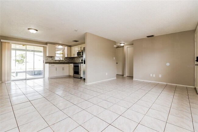 Foto del edificio - 2115 Harrison Dr