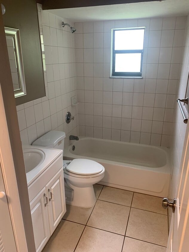 Foto principal - Cute 3 Bedroom 1.5 Bath duplex in Southwes...