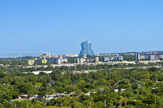 Foto del edificio - 16385 Biscayne Blvd