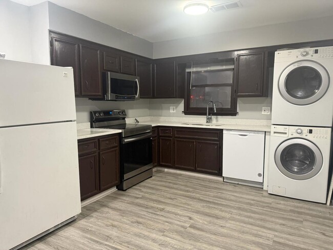 Foto del edificio - 635 N Elmwood Dr