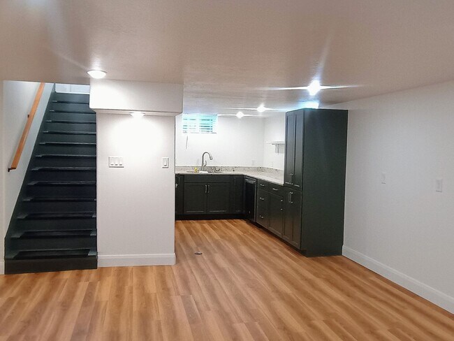Foto del edificio - (400 W) Left Duplex