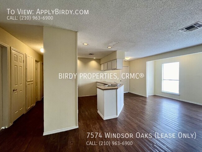 Building Photo - Charming 3-Bedroom Quadraplex in San Anton...