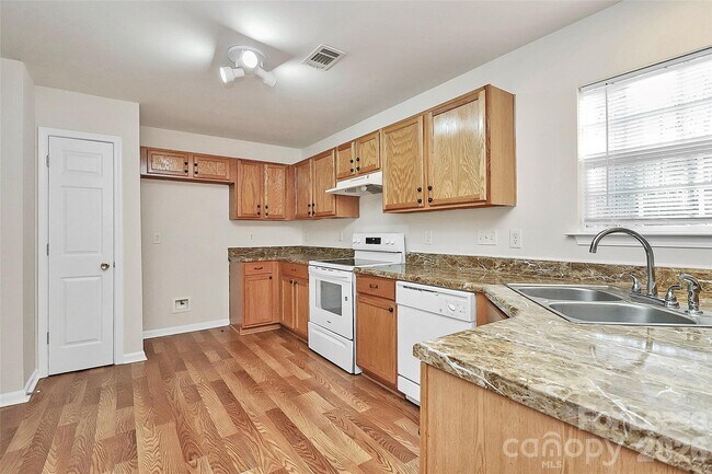 Foto del edificio - 2134 Cindy Creek Ln