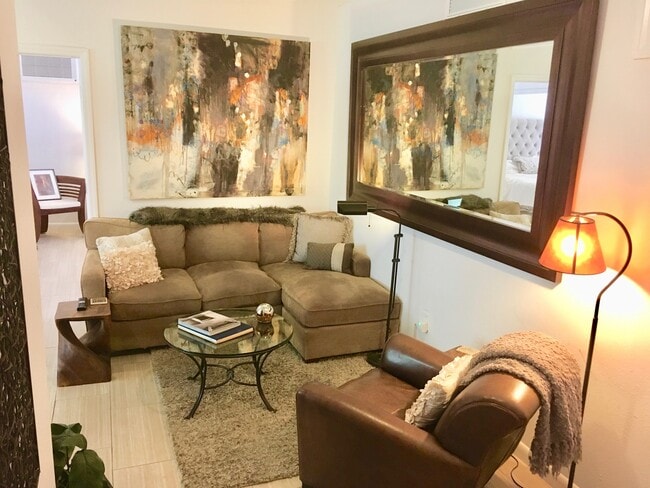 Foto del edificio - 521 NE 70th St