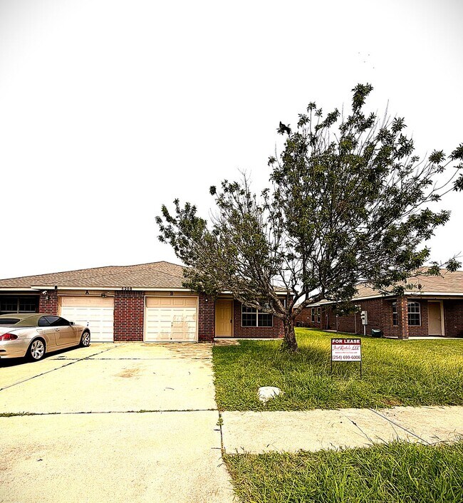 Building Photo - 5208 Lauren Lea Dr