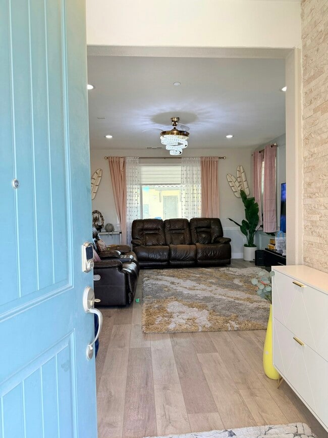 Foto del edificio - 1676 S Central Pkwy