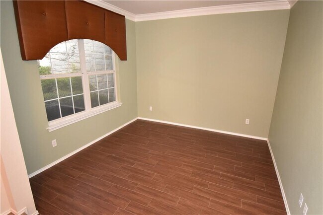 Building Photo - 2220 Speidel Dr