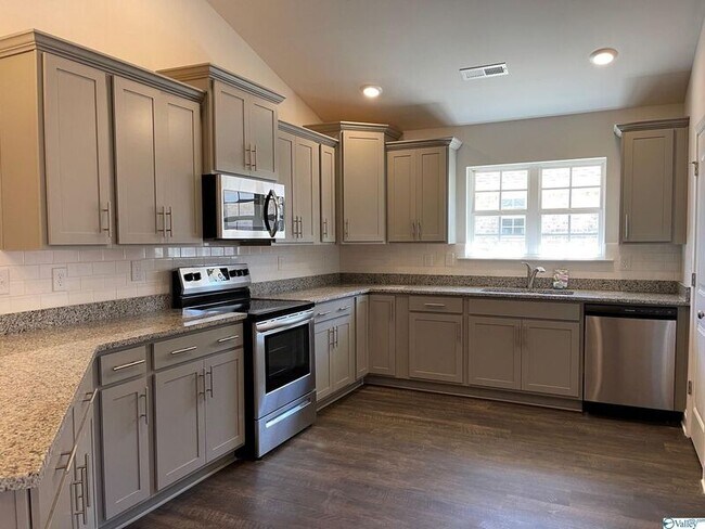 Foto del edificio - 197 Abercorn Dr