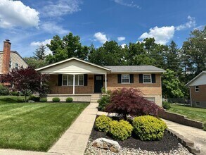 Building Photo - 8876 Brittany Dr