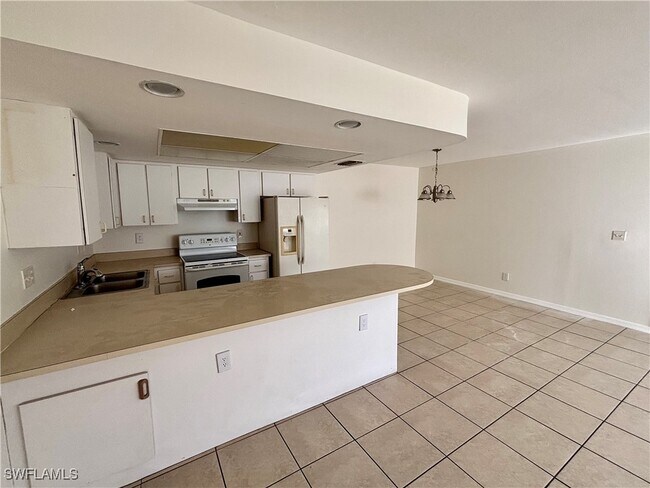 Foto del edificio - 1017 Cape Coral Pkwy W