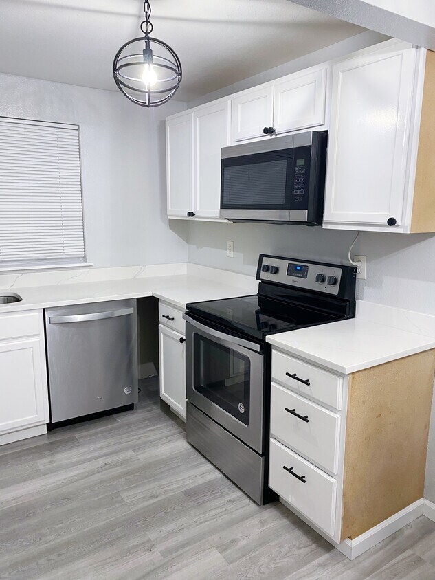 Foto principal - 10318 15th Ave Ct E