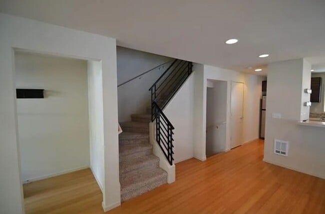 Foto del edificio - Two Bedroom, One and a Half Bath Townhome - Right Next to Fairmount Park