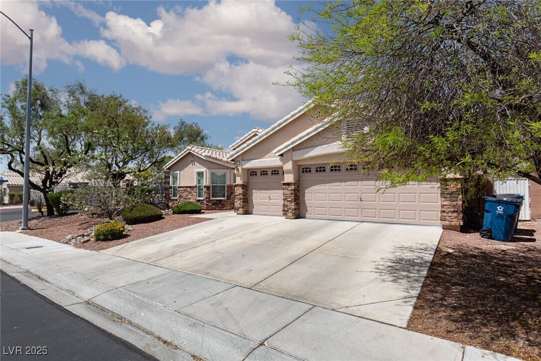 Foto principal - 6233 Double Oak St