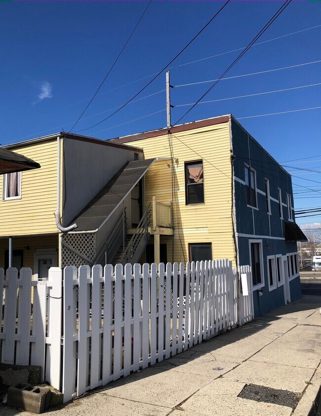 Foto del edificio - 7208 Tonnelle Ave