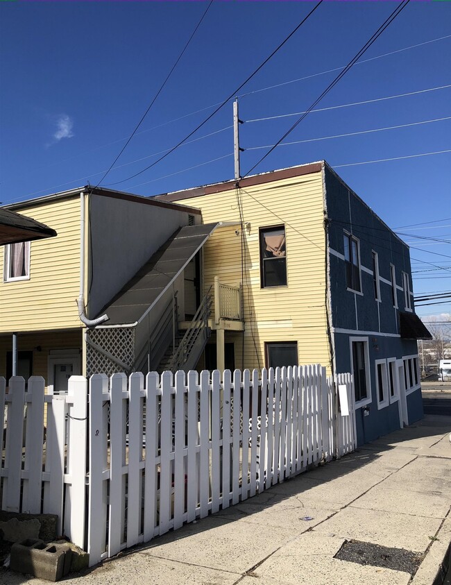 Building Photo - 7208 Tonnelle Ave