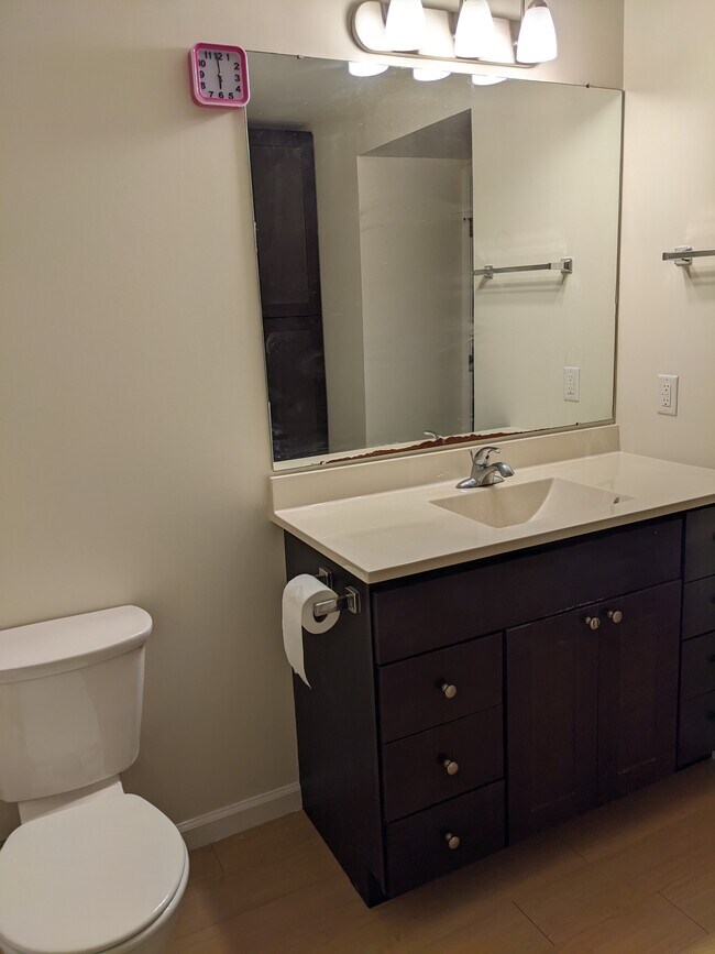 Building Photo - 102 Village Cir