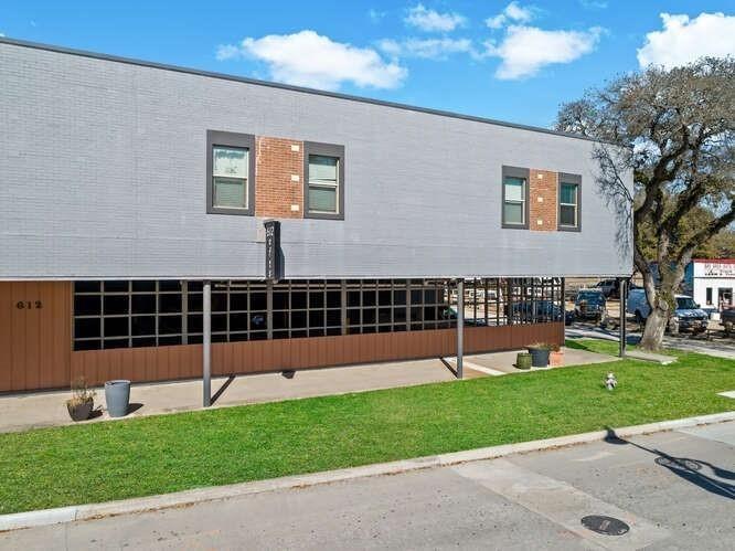 Foto principal - 612 E Texas Ave