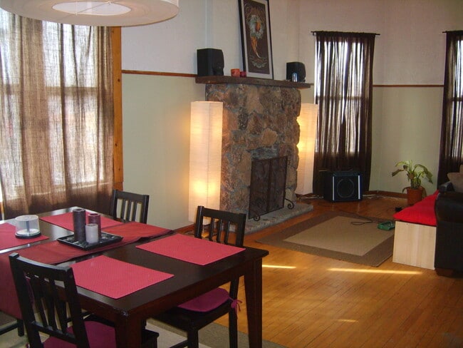 Foto del edificio - 2350 W Augusta Blvd