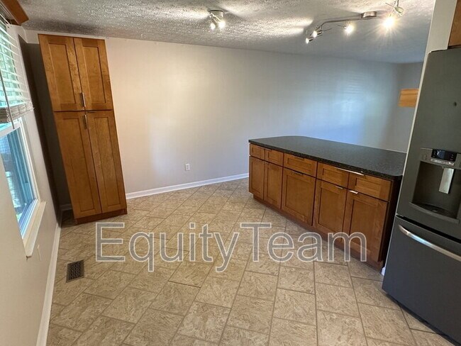 Foto del edificio - 4548 Forest Haven Ln