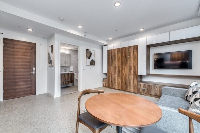 Building Photo - 1170 Barclay St