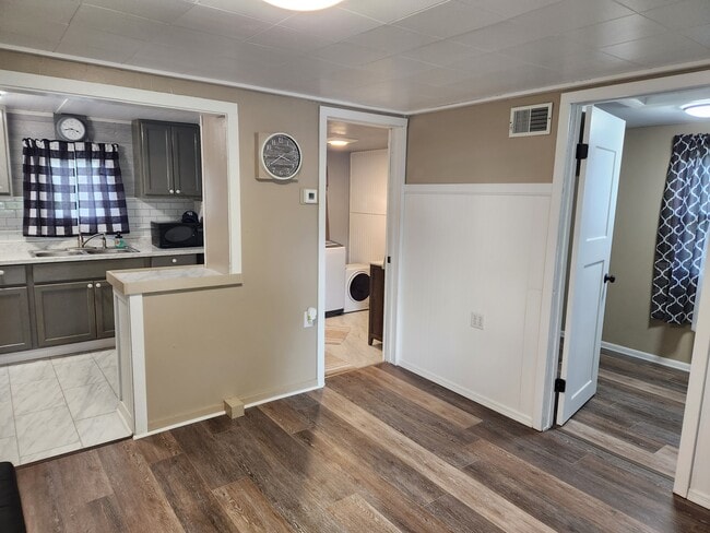 12x11 living room - 2644 Parker Ave