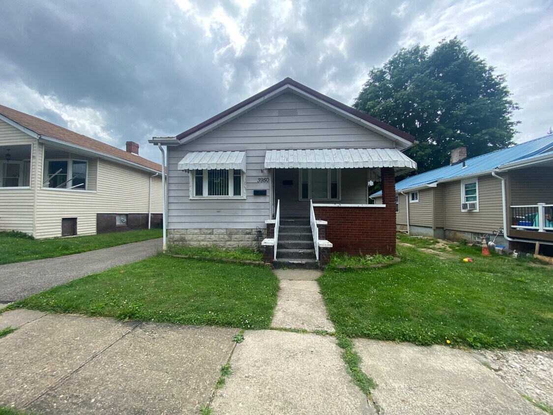 Primary Photo - 3950 Olive St