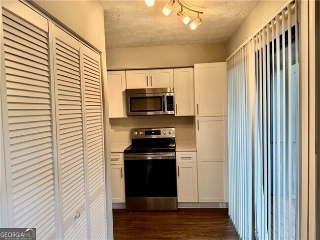 Building Photo - 1059 Mariners Dr