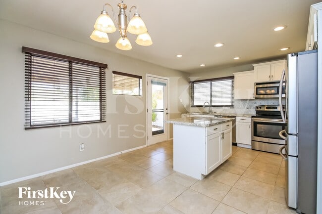 Foto del edificio - 320 E Orion St