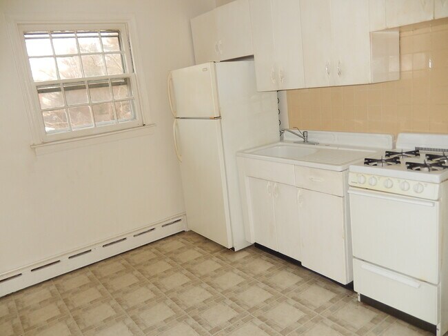 Building Photo - 2201 Inglewood Rd