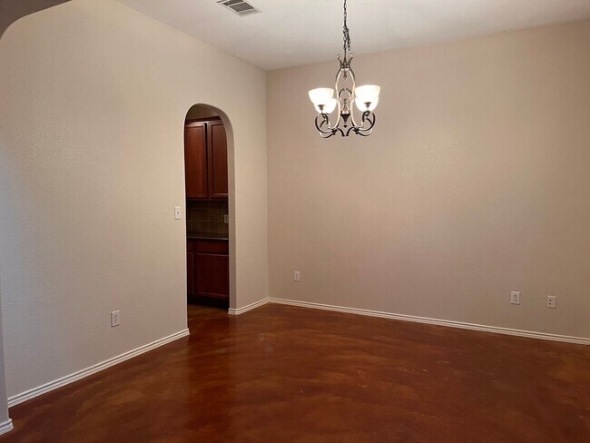 Building Photo - Big FIVE Bedroom THREE Full Bathroom with ...