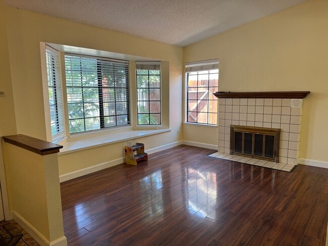 Building Photo - 2940 Candido Dr