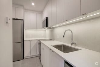 Building Photo - 6891-6891 Rue Sherbrooke O