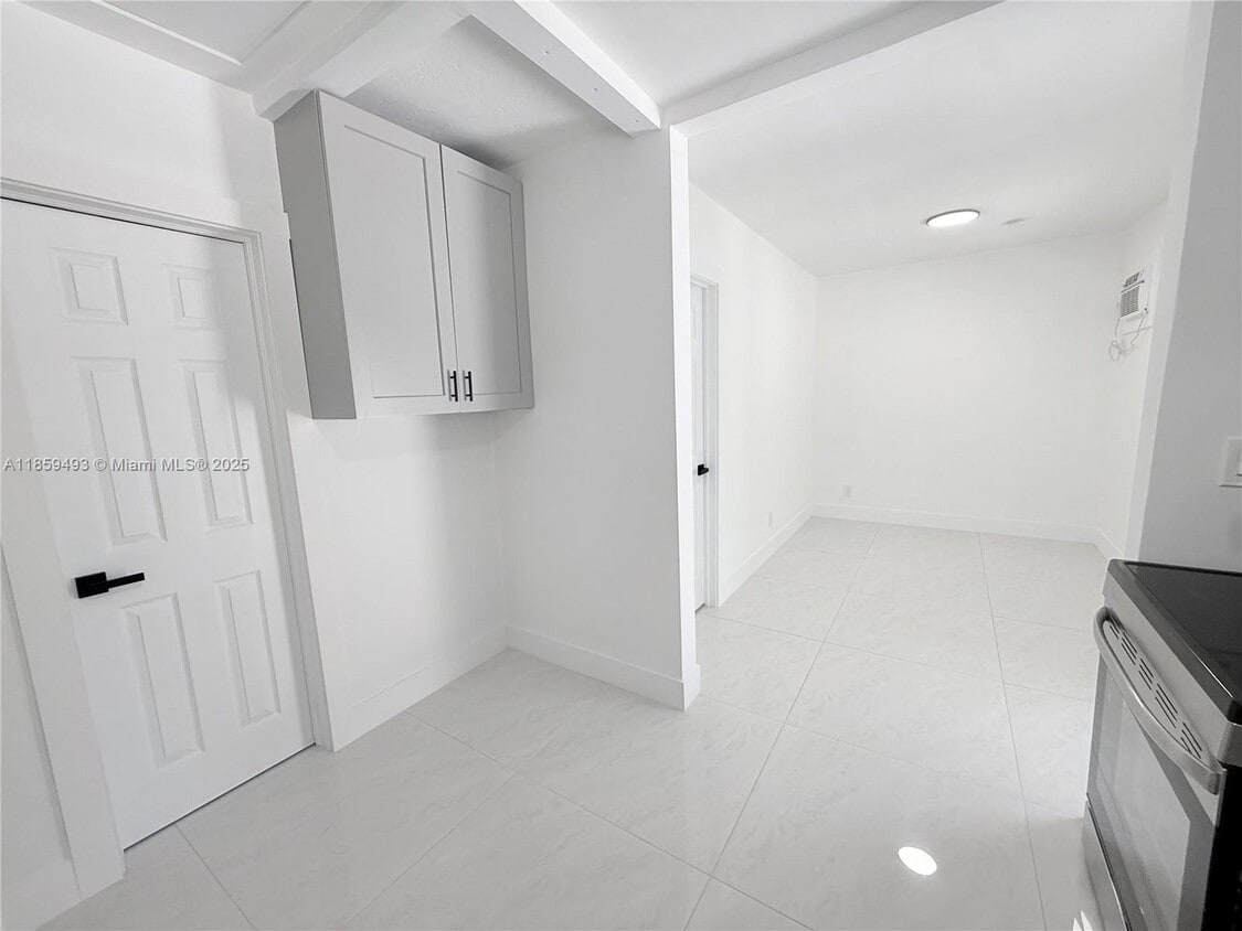 Primary Photo - 254 E Dania Beach Blvd