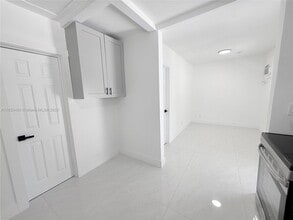 Building Photo - 254 E Dania Beach Blvd