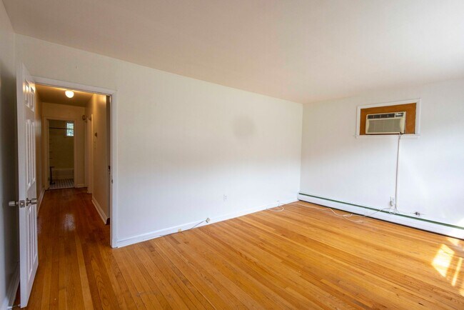 Building Photo - 4806 Sipple Ave