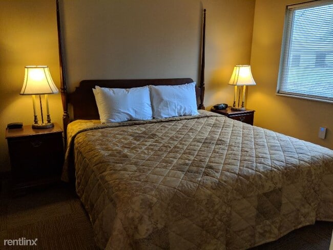 Building Photo - 1 br, 1 bath Condo - 3304 West Andrew John...