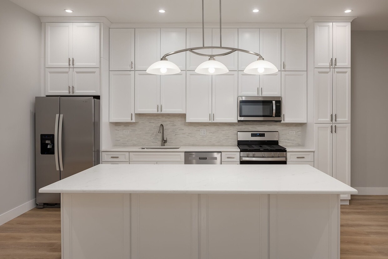 Photo - 864 N State St (Chicago, IL)