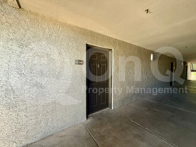 Building Photo - 2025 E Campbell Ave