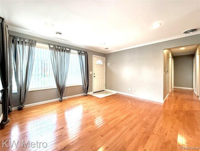 Foto del edificio - 15925 W 14 Mile Rd