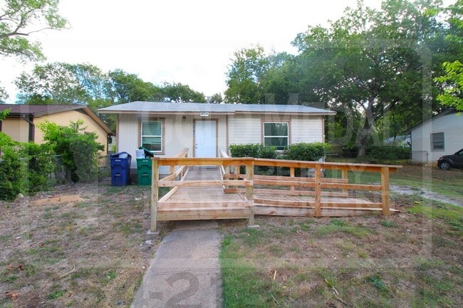 Building Photo - Spacious 2-Bed, 1-Bath Home in Copperas Co...