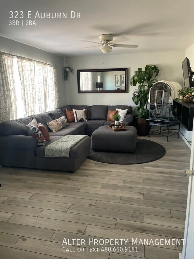 Photo - 323 E Auburn Dr House