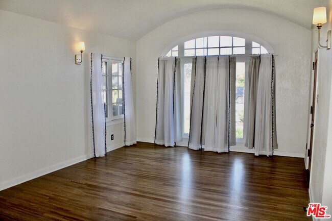 Foto del edificio - 495 N 8th Ave