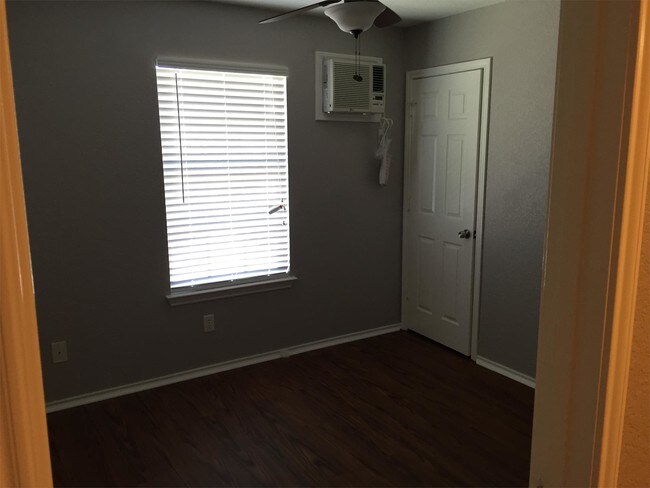 Building Photo - 11106 Belair Dr