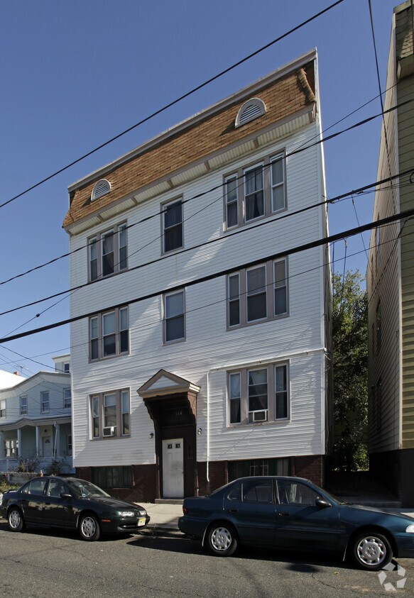 Foto del edificio - 164 Pearsall Ave