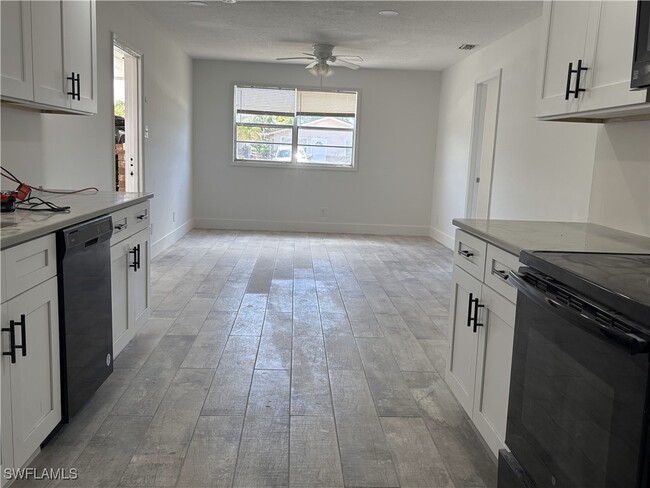 Building Photo - 9765-9767 Montana Ct