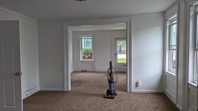Building Photo - 233 E Henrietta Rd