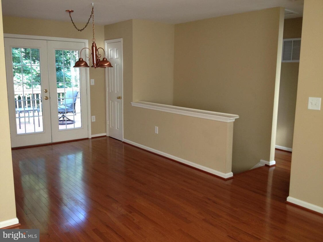Primary Photo - 13411 Pinetree Dr