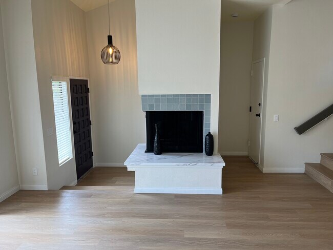 Foto del edificio - 3304 Caminito Eastbluff