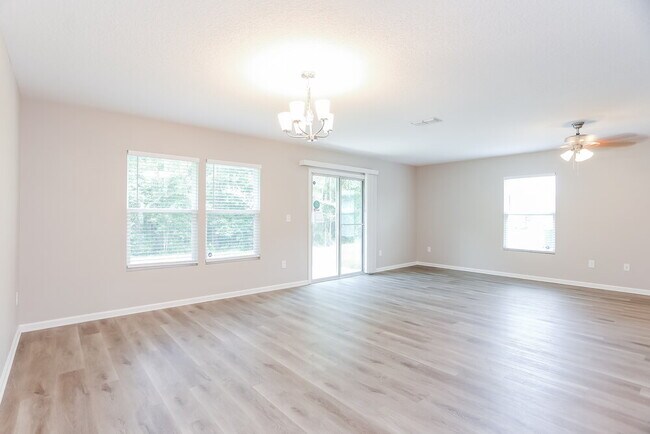 Building Photo - 12331 Glimmer Wy