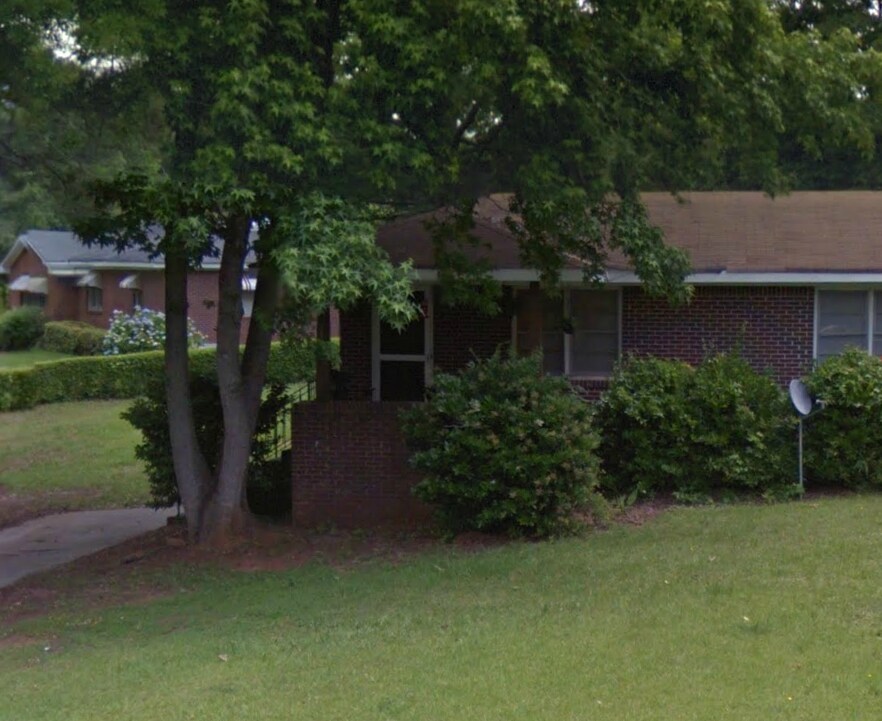 Primary Photo - 8227-8233 Lakeview Dr SW